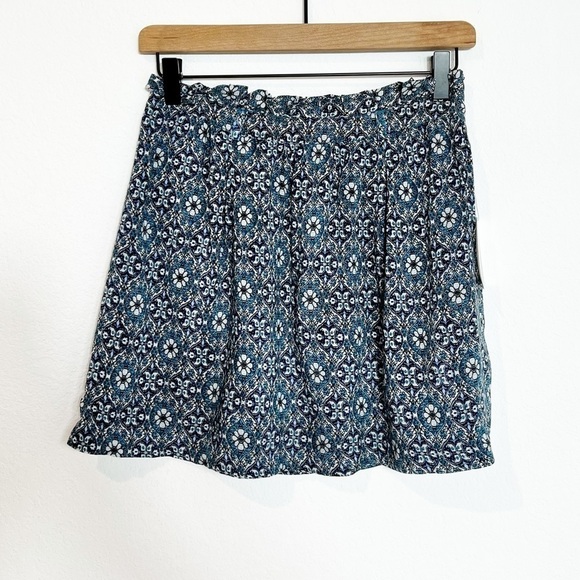 FOREVER 21 CONTEMPORARY BLUE PRINT FLORAL SKIRT SHORT GREY TEAL BLACK NEW XS - Picture 1 of 6